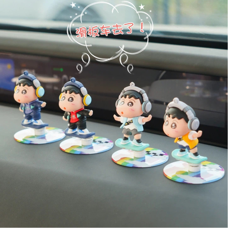 Car Accessories Japanese - Anime Japanische Crayon Shin Skateboard-Puppe Auto-Rotations-